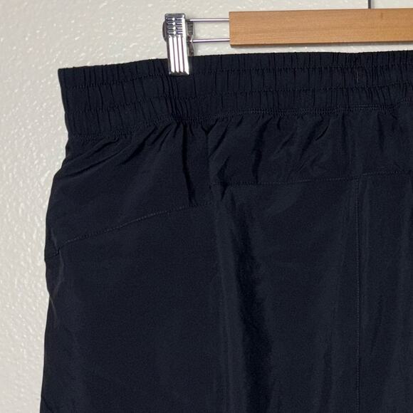 NWT Fabletics Perforated Run Shorts 5" Reflective Women's Size XXL/1X Black - Picture 13 of 16